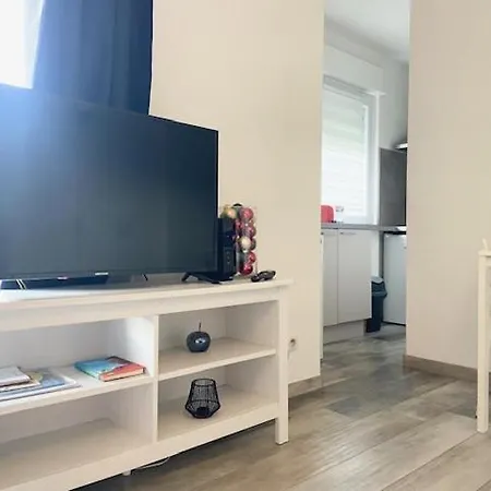 Clara - Proche Gare Et Aeroport, Balcon アパート