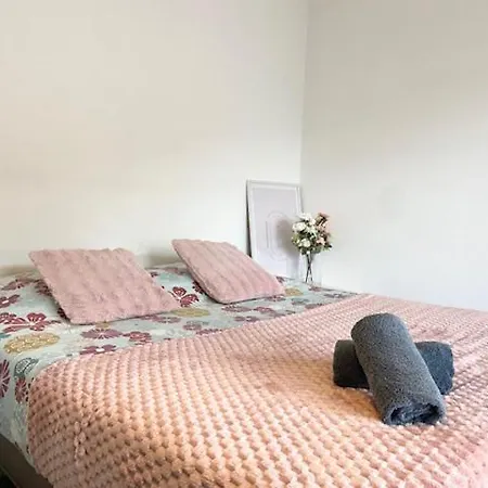 Apartment Clara - Proche Gare Et Aeroport, Balcon