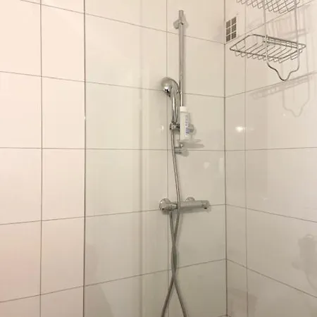 Clara - Proche Gare Et Aeroport, Balcon アパート *