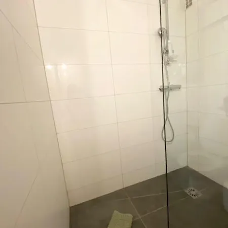 Clara - Proche Gare Et Aeroport, Balcon アパート サン・ルイ