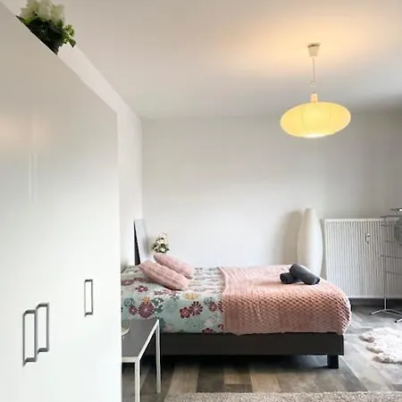 アパート Clara - Proche Gare Et Aeroport, Balcon サン・ルイ