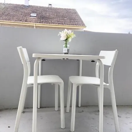 Clara - Proche Gare Et Aeroport, Balcon アパート *