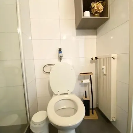 Clara - Proche Gare Et Aeroport, Balcon アパート *