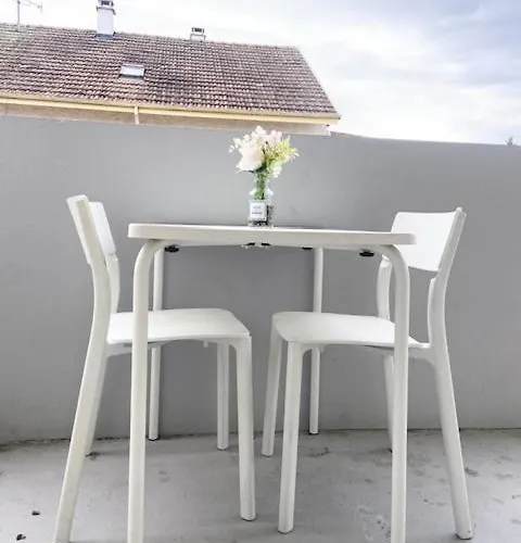 Clara - Proche Gare Et Aéroport, Balcon Apartamento *