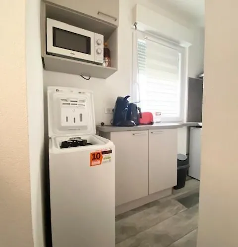 Clara - Proche Gare Et Aéroport, Balcon Apartamento